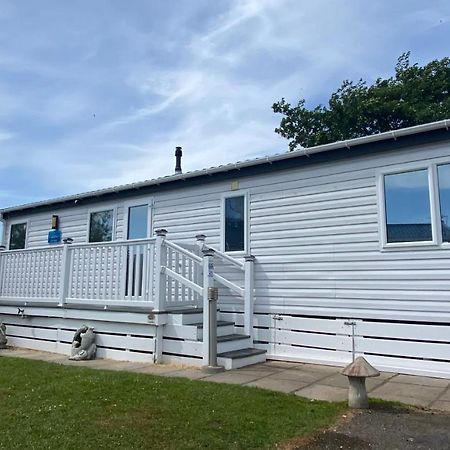 Lodge On The Lake At Lakeside Holiday Park Chichester Extérieur photo