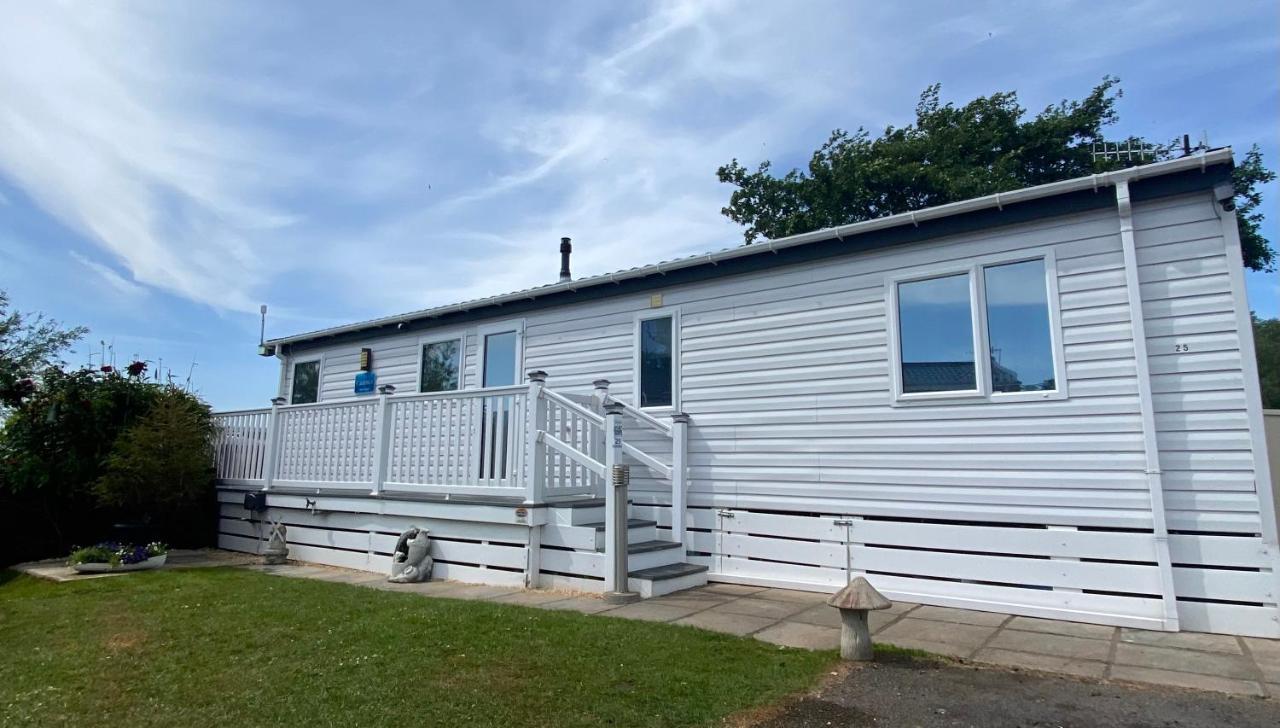 Lodge On The Lake At Lakeside Holiday Park Chichester Extérieur photo