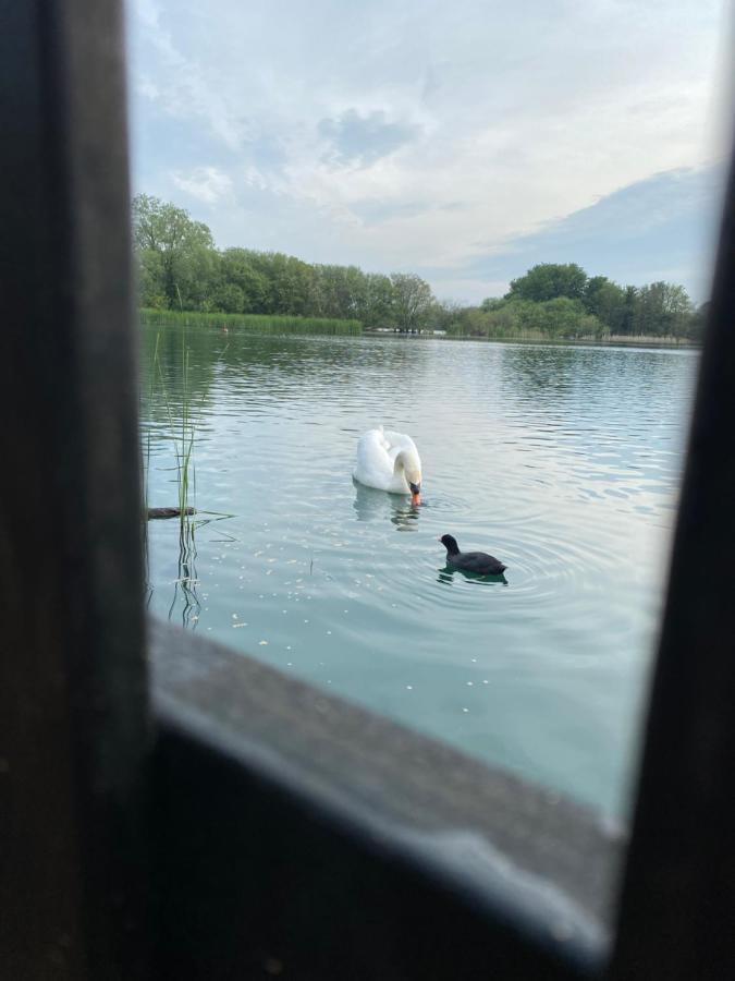 Lodge On The Lake At Lakeside Holiday Park Chichester Extérieur photo