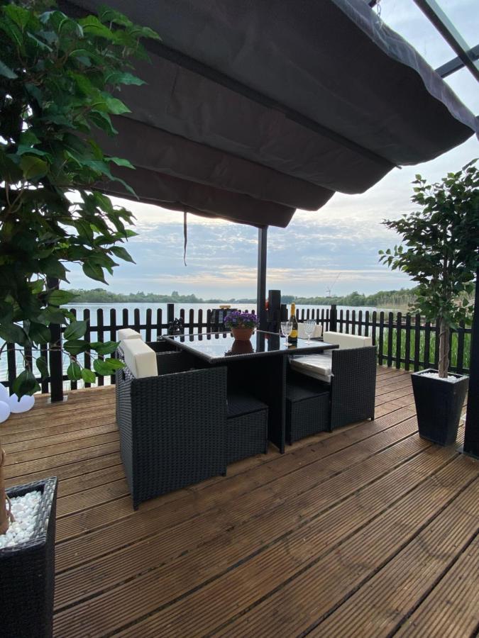 Lodge On The Lake At Lakeside Holiday Park Chichester Extérieur photo