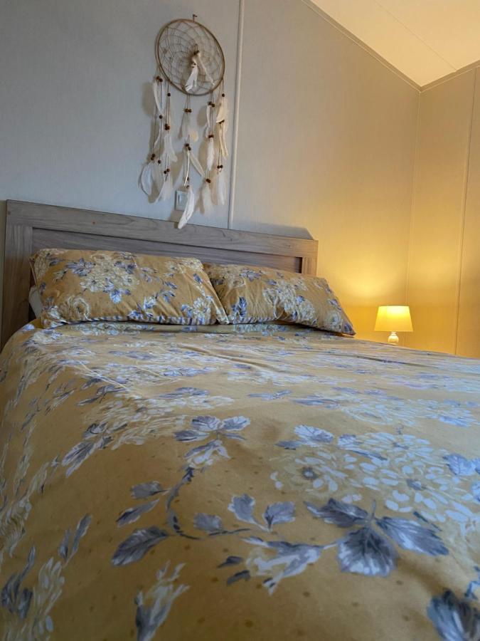 Lodge On The Lake At Lakeside Holiday Park Chichester Extérieur photo