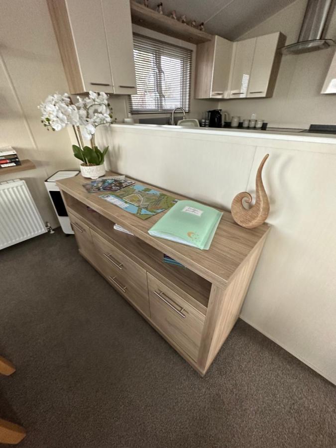 Lodge On The Lake At Lakeside Holiday Park Chichester Extérieur photo